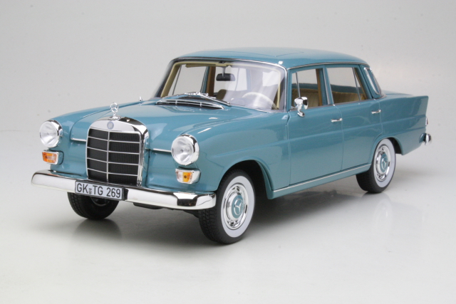 Mercedes 200 (w110) 1966, sininen - Sulje napsauttamalla kuva