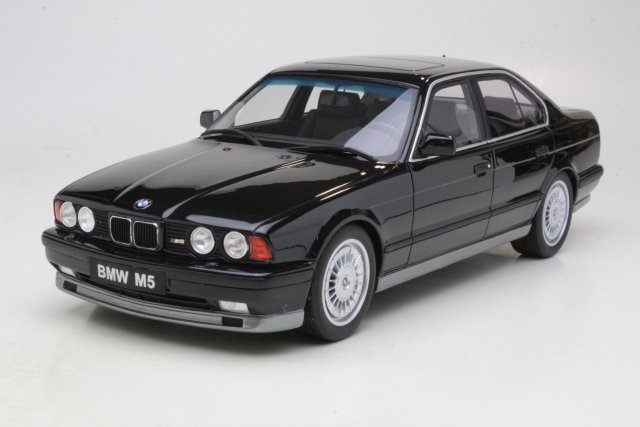 BMW M5 (e34) 1989, musta - Sulje napsauttamalla kuva