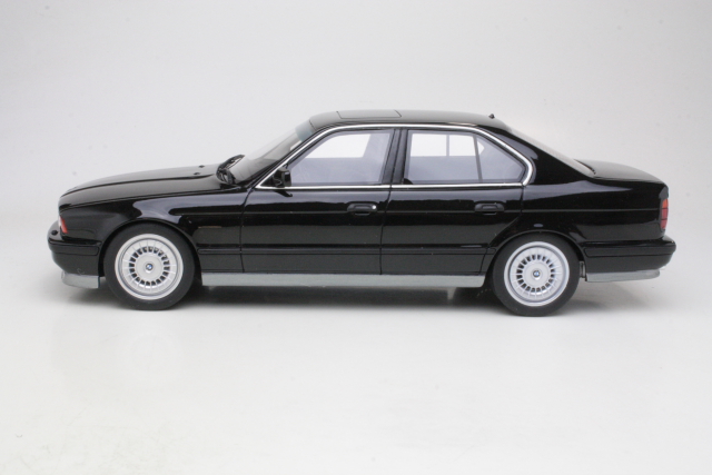 BMW M5 (e34) 1989, black