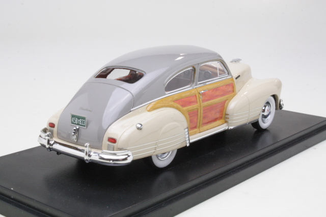 Chevrolet Fleetline Aerosedan 1942, beige/puu - Sulje napsauttamalla kuva