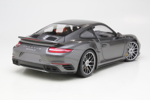 Porsche 911 Turbo S 2016, harmaa