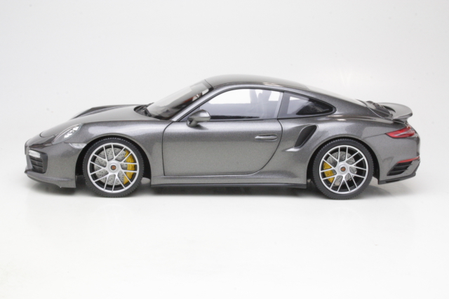 Porsche 911 Turbo S 2016, harmaa