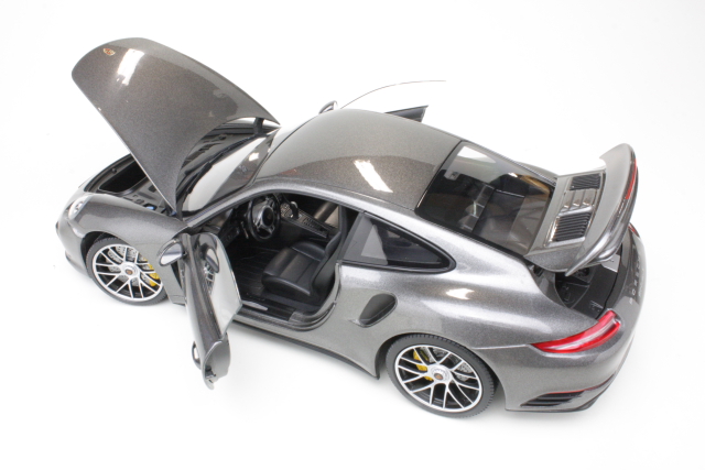 Porsche 911 Turbo S 2016, harmaa