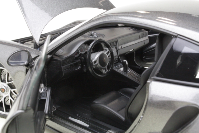 Porsche 911 Turbo S 2016, harmaa