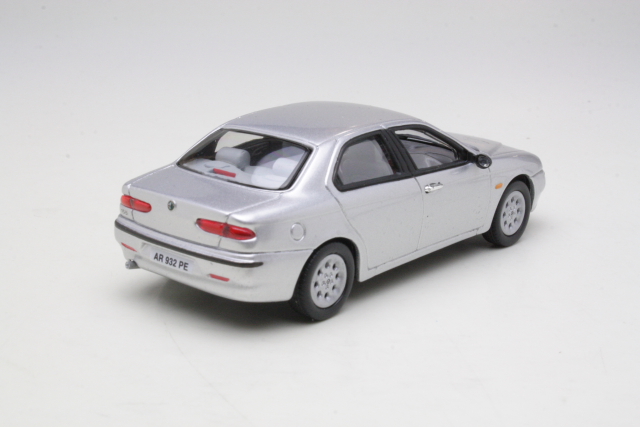 Alfa Romeo 156 1998, silver