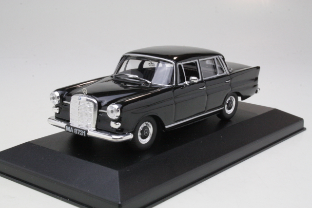 Mercedes 200D (W110) 1965, musta