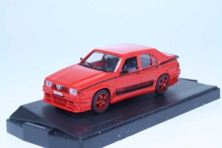 Alfa Romeo 75 Evoluzione Street, punainen