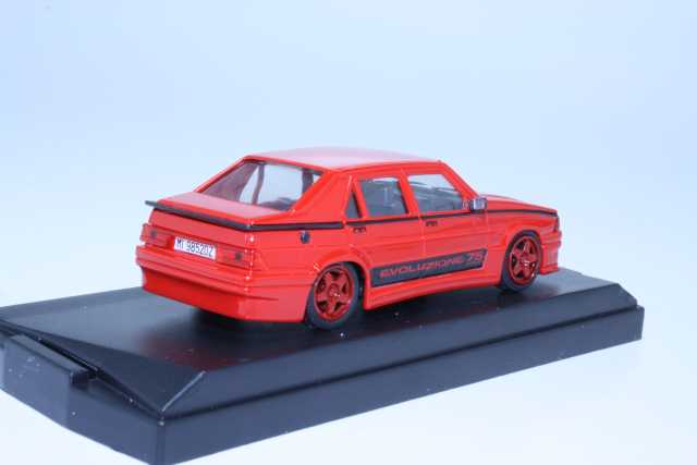 Alfa Romeo 75 Evoluzione Street, punainen