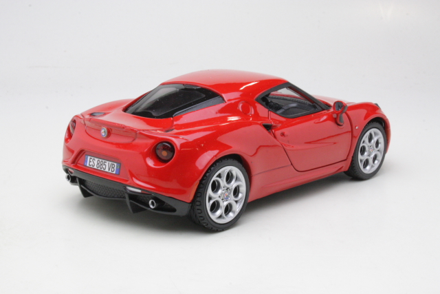 Alfa Romeo 4C, red