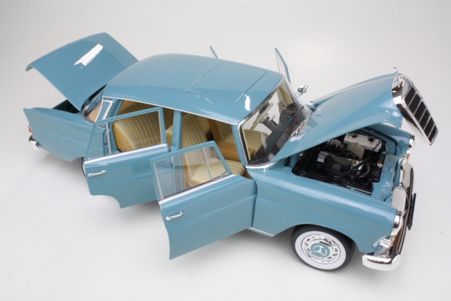 Mercedes 200 (w110) 1966, sininen