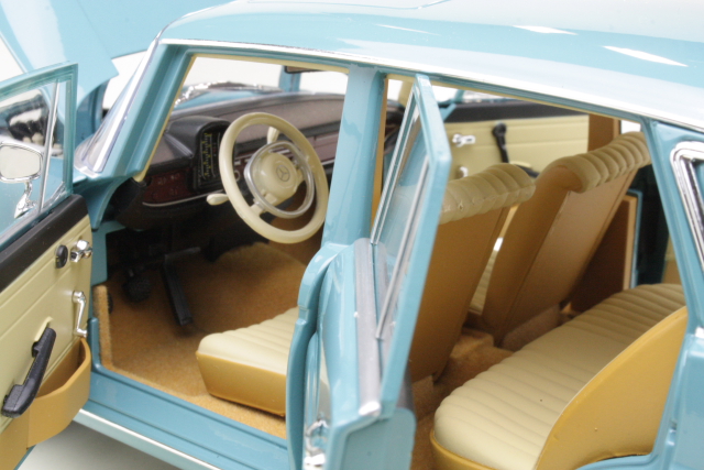 Mercedes 200 (w110) 1966, sininen