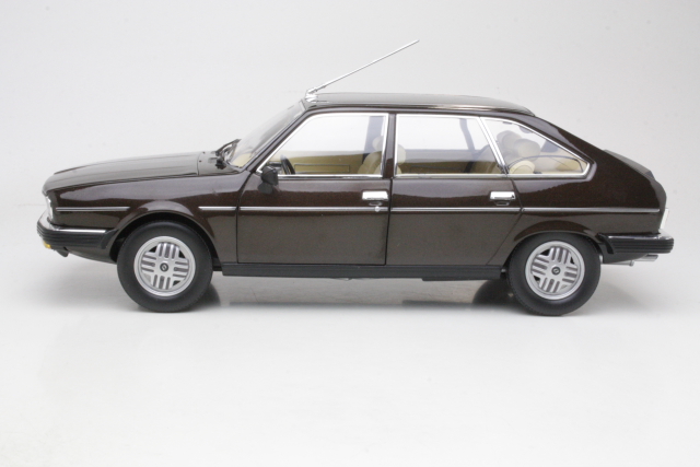 Renault 30TX 1981, dark brown
