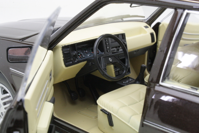 Renault 30TX 1981, tummanruskea - Sulje napsauttamalla kuva