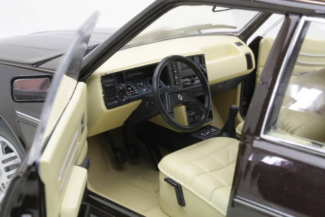 Renault 30TX 1981, dark brown