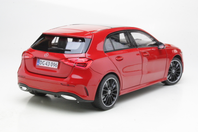 Mercedes A-Klasse 2018, punainen
