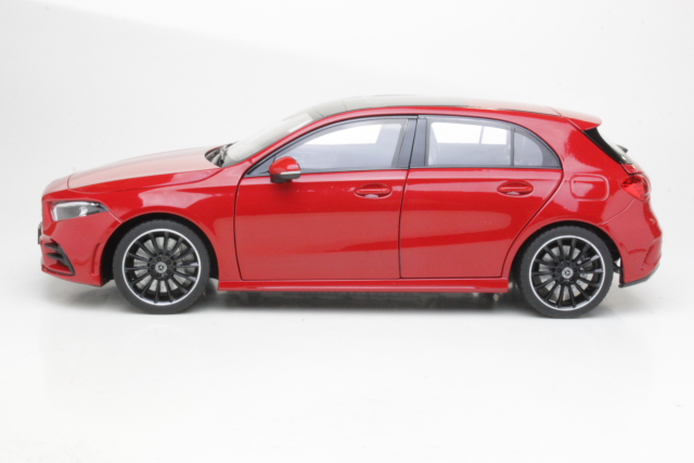 Mercedes A-Klasse 2018, punainen