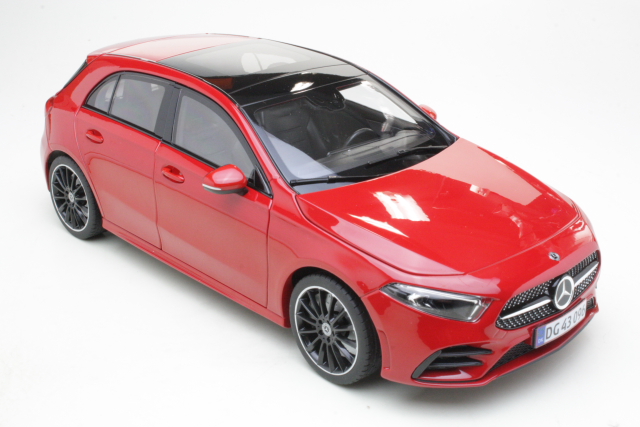 Mercedes A-Klasse 2018, punainen