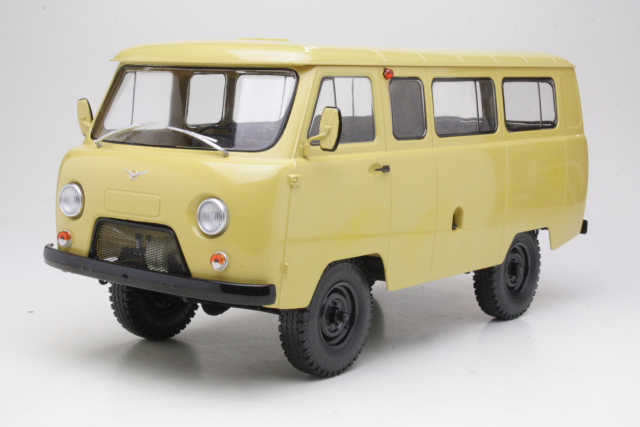 UAZ 452V Minibus (2206), beige