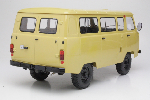 UAZ 452V Minibus (2206), beige - Click Image to Close