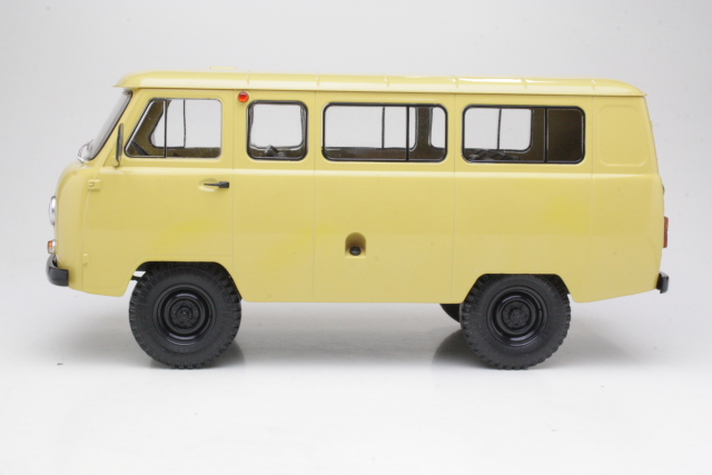 UAZ 452V Minibus (2206), beige - Sulje napsauttamalla kuva