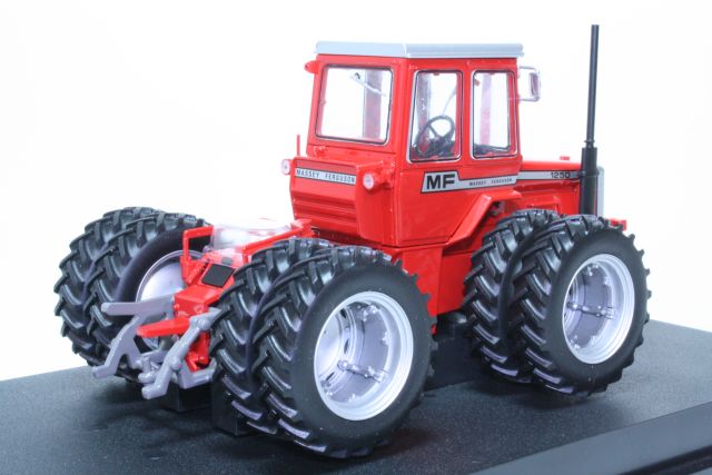 Massey Ferguson 1250 "Paripyörät" 1992, punainen - Sulje napsauttamalla kuva