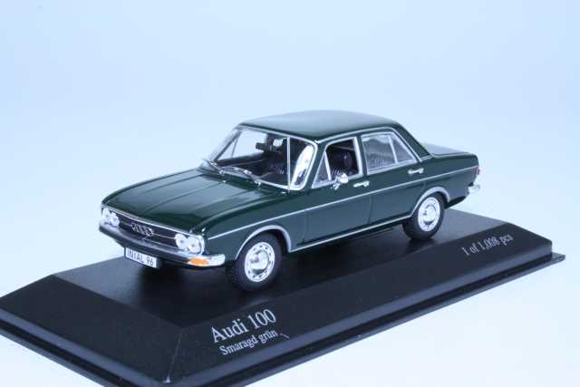 Audi 100 1969, tummanvihreä