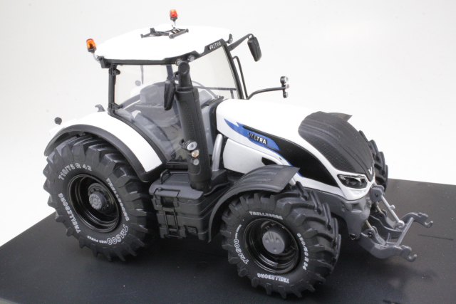 Valtra S394 2017 "Finland Edition", white
