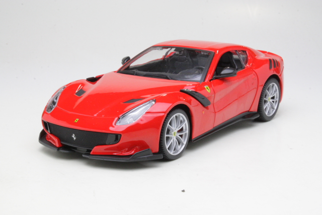 Ferrari F12 TDF 2016, punainen