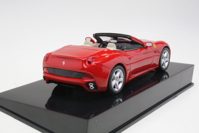 Ferrari California Cabriolet, punainen - Sulje napsauttamalla kuva
