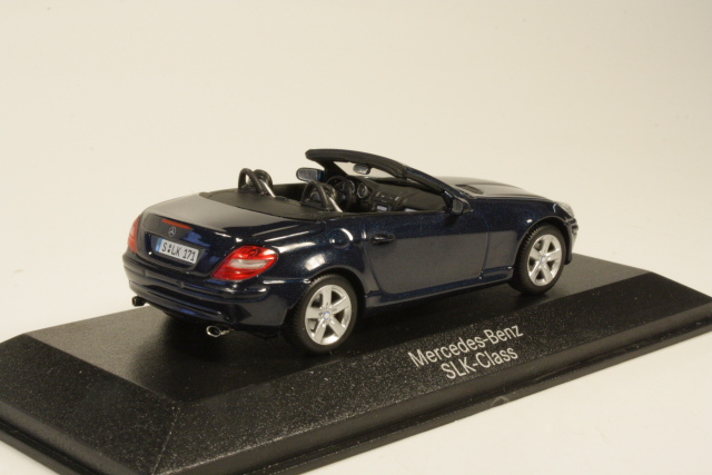 Mercedes SLK, tummansininen