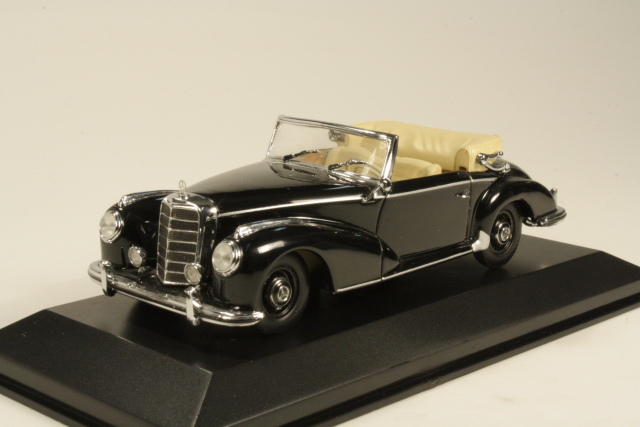 Mercedes 300S Cabriolet (w188) 1951, musta