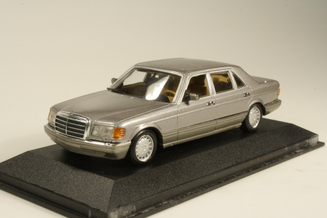 Mercedes 560SEL 1989, silver