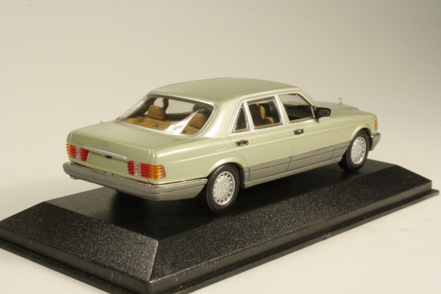 Mercedes 560SEL 1989, vaaleanvihreä