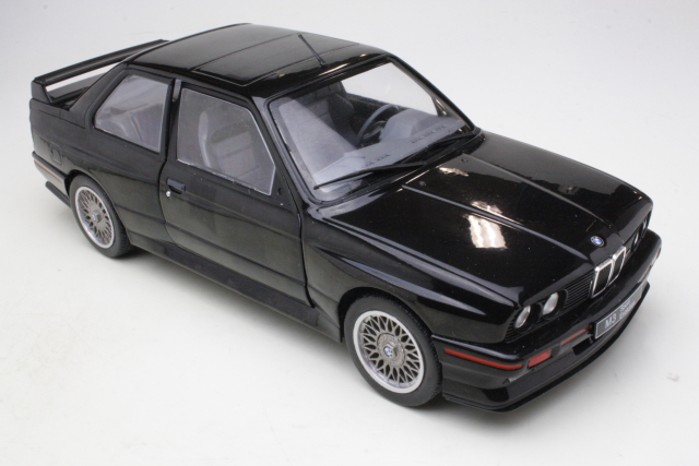 BMW M3 (e30) 1990, musta