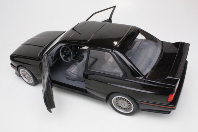 BMW M3 (e30) 1990, musta