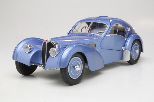 Bugatti Type 57SC Atlantic 1938, vaaleansininen - Sulje napsauttamalla kuva