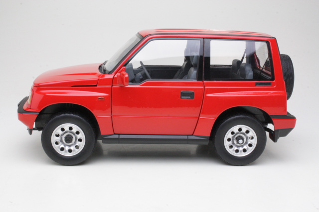 Suzuki Vitara, red