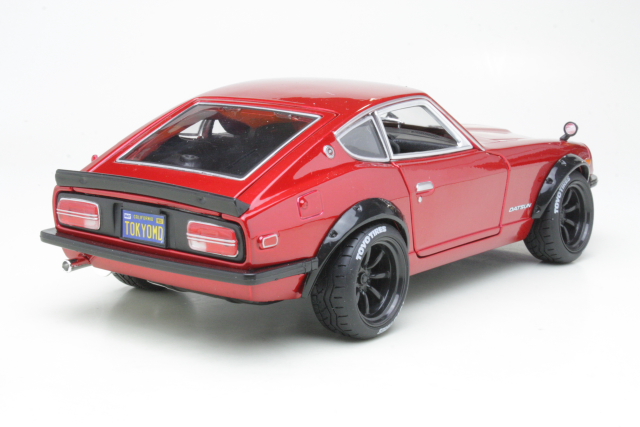 Datsun 240Z 1971, tummanpunainen - Sulje napsauttamalla kuva