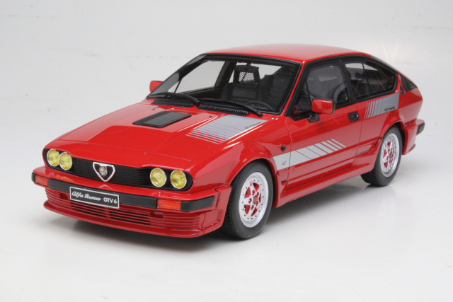 Alfa Romeo GTV6, punainen - Sulje napsauttamalla kuva