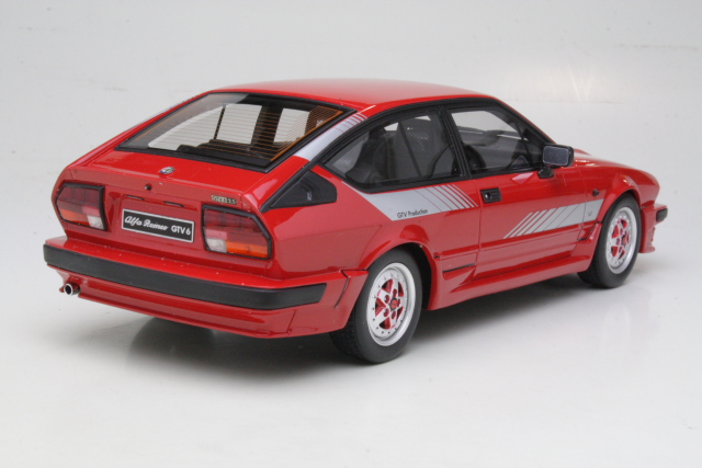 Alfa Romeo GTV6, red