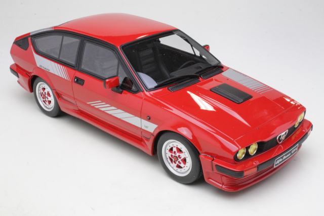 Alfa Romeo GTV6, red