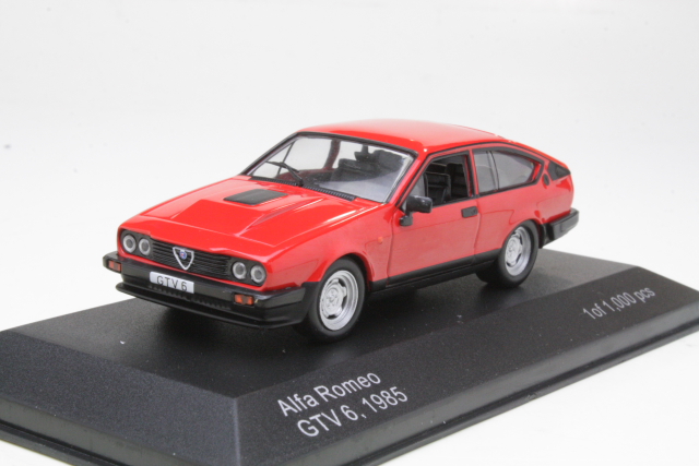 Alfa Romeo GTV 6 1985, punainen - Sulje napsauttamalla kuva