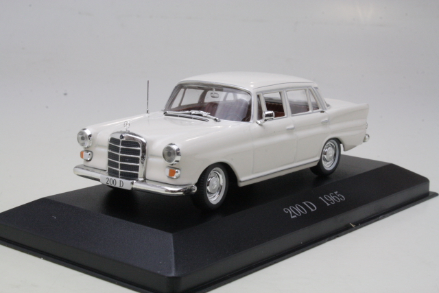 Mercedes 200D (w110) 1965, valkoinen