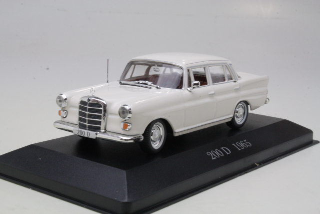 Mercedes 200D (w110) 1965, valkoinen - Sulje napsauttamalla kuva