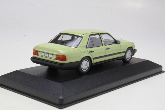 Mercedes E-Class 300E (w124) 1984, light green - Click Image to Close