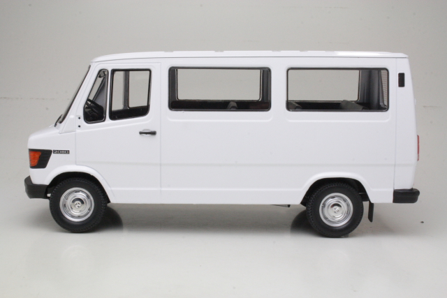 Mercedes 208D Bus 1988, white