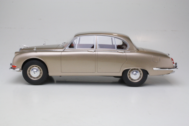 Jaguar S-Type 1965, gold