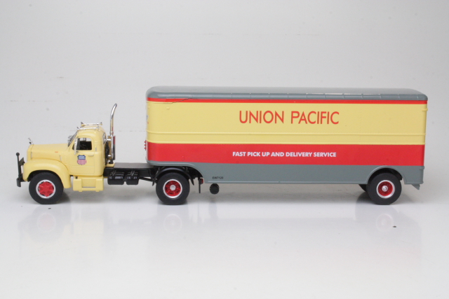 Mack B61 1955 "Union Pacific" - Click Image to Close