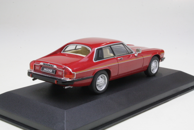 Jaguar XJ-S 1975, red