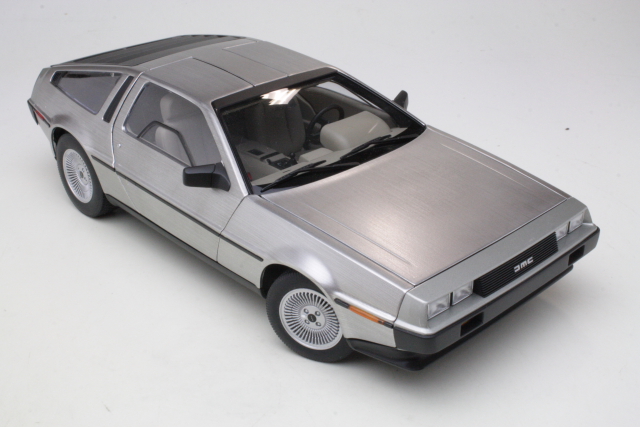 De Lorean DMC-12 1981, ruostumaton teräs